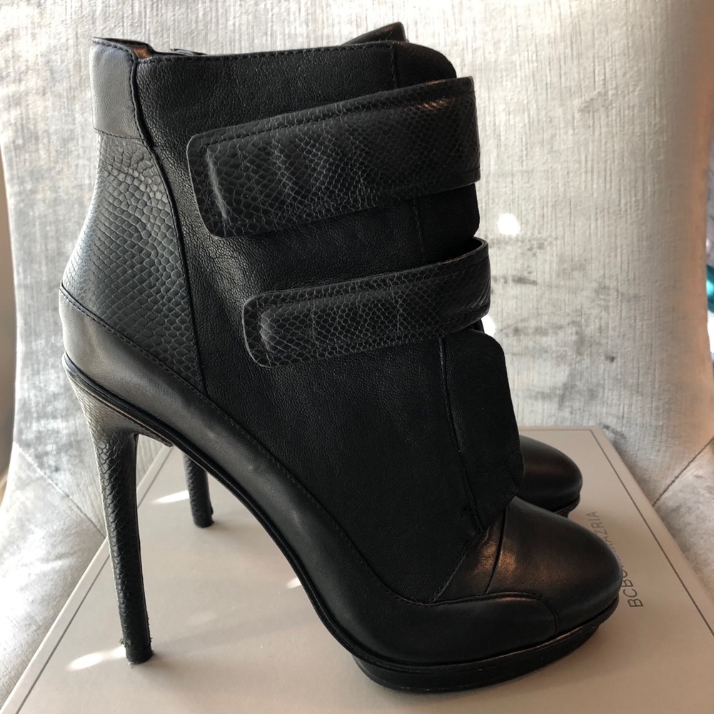 BCBGMAXAZRIA Women’s MA-Night Leather Bootie
